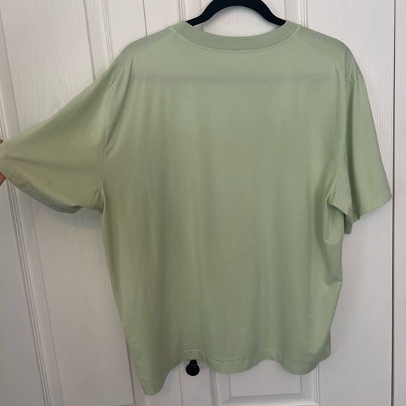 lululemon Fundamental Oversized Pocket Tee, Wasabi - Picture 2 of 3
